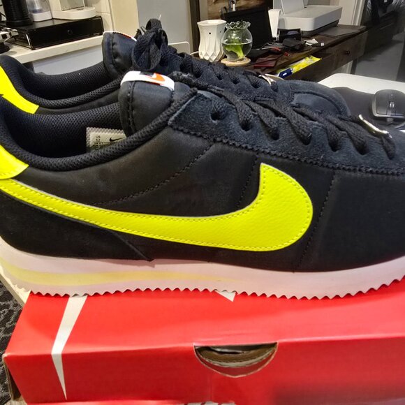 Nike Cortez Basic Black / Yellow DZ2795-003 Mens Sz 10.5 (10) Shoes Sneakers New - Picture 6 of 14
